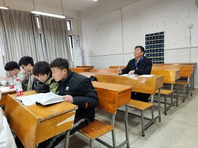 校長胡穗深入電信院檢查指導新學期第一課及招生輔助服務工作